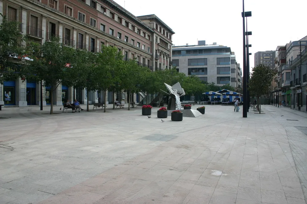 Una strada di L'Hospitalet de Llobregat, area metropolitana di Barcellona