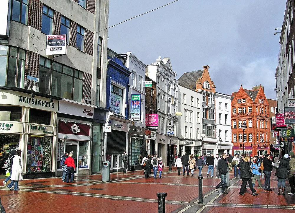 Grafton Street, die Fußgänger-Einkaufsstraße im Zentrum von Dublin