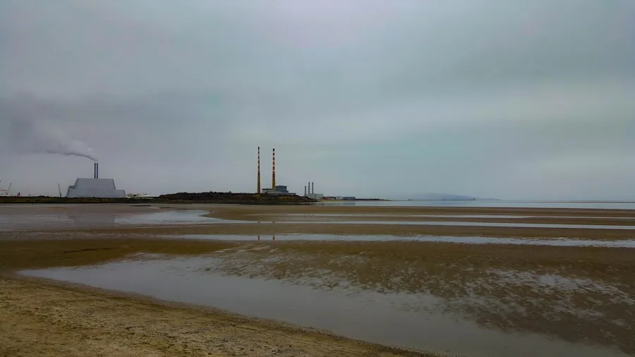 Cenário costeiro de Sandymount, Dublin