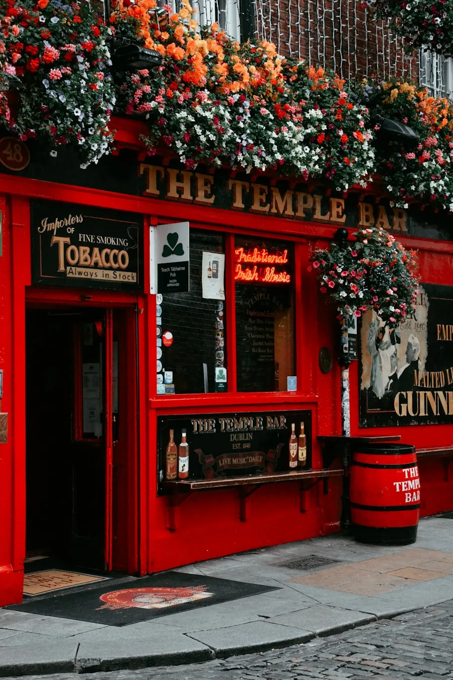 Façade colorée d'un pub à Temple Bar, Dublin