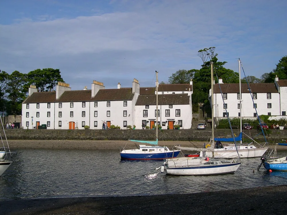 El burgo costero de Cramond sobre el Firth of Forth, Edinburgh