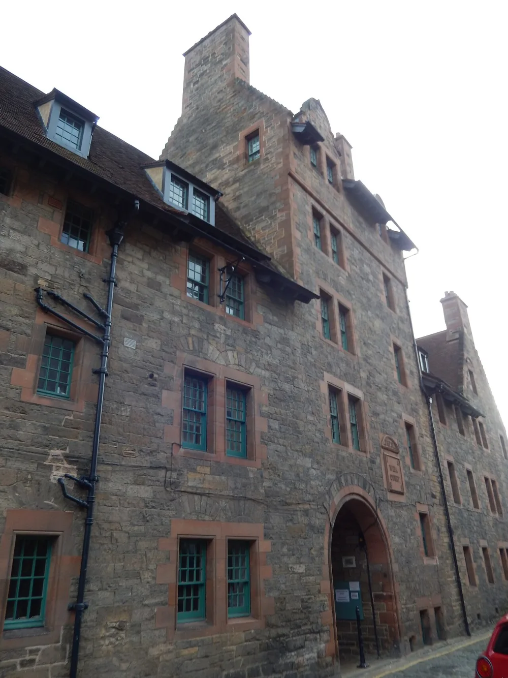 Le case di pietra di Dean Village sul Water of Leith, Edimburgo