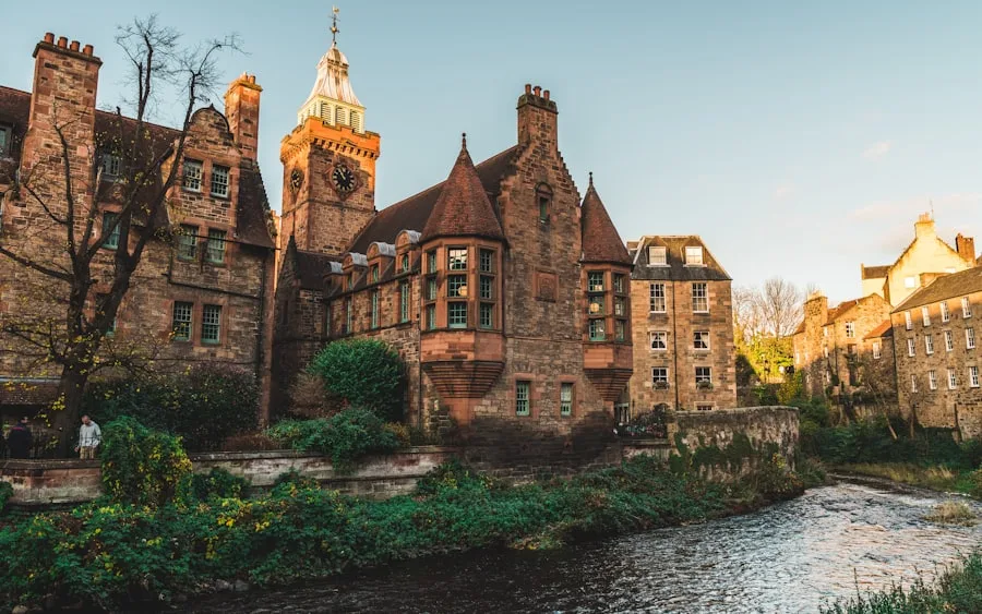 Restaurants und Boote entlang The Shore in Leith, Edinburgh