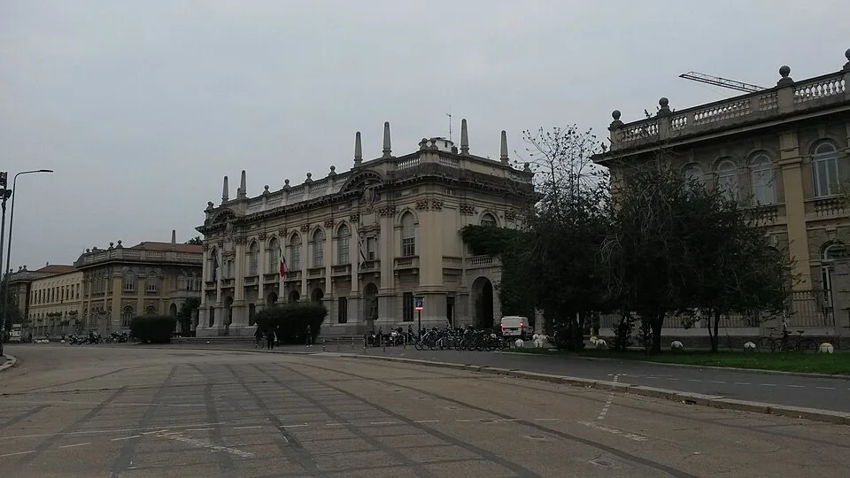 Politecnico fassaad Piazza Leonardo da Vinci ääres, Città Studi, Milano