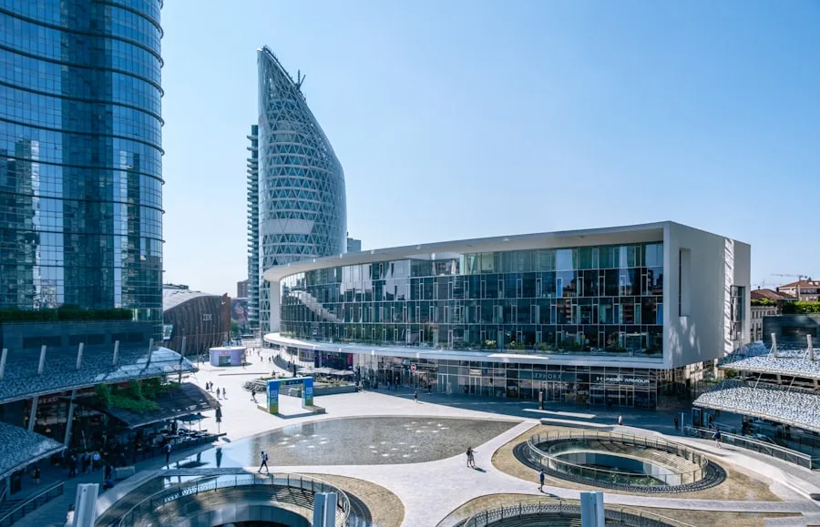 Piazza Gae Aulenti koos UniCredit Toweri ja Bosco Verticalega Porta Nuovas, Milanos