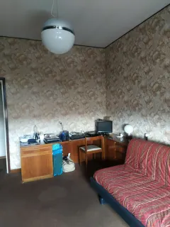Una habitación preciosa, un armario enorme, un escritorio propio, espacios ampli, Old Town