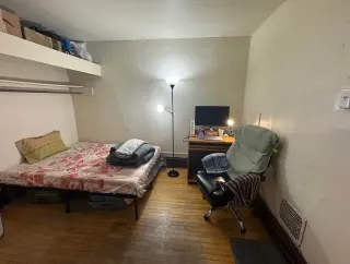 Camera in appartamento vissuto, Denham Green Avenue