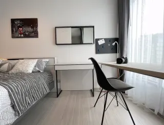 Kahekohaline tuba colivingus, Hauptstraße