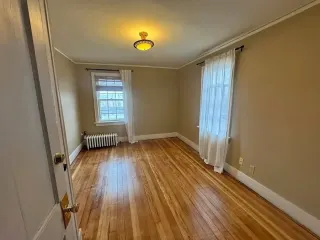Room in well-kept building, Ballyfermot Crescent