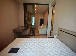 Habitación moderna en casa cuidada