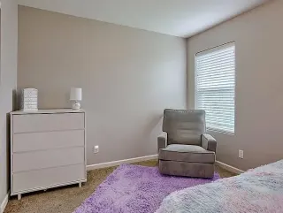Quarto em prédio residencial, Strada Tonului
