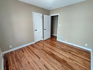 Room in well-kept building, Tonlegee Road