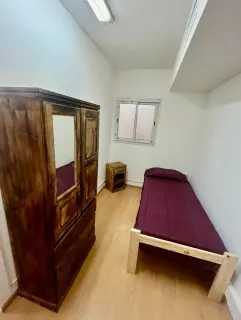 Habitación con armario amplio