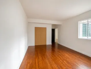 Habitación en edificio bien cuidado
