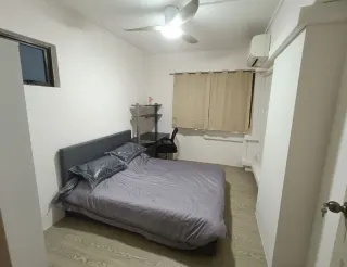 Habitación con rincón de estudio