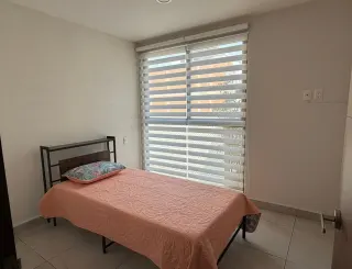 Cameră în casă primitoare, Carrer de Huelva