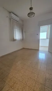 Room available, ready to furnish, Carrer de Buenos Aires