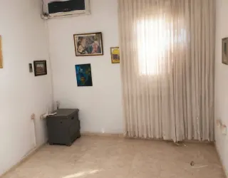 Habitación vacía en casa compartida