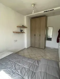 Habitación con cama de matrimonio
