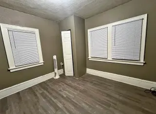 Chambre prête à meubler, Titan