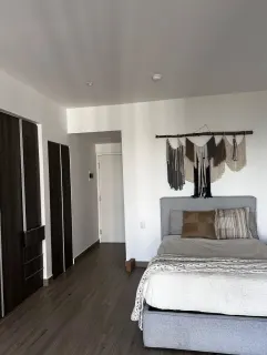 Habitación con armario empotrado, Carrer de Sardenya