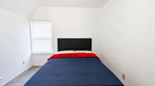 Chambre double disponible, Mooni
