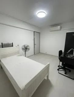 Habitación en piso reformado, Plaça de Plutó