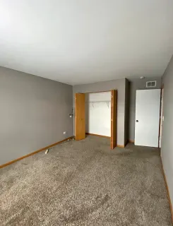 Zimmer ohne Möbel, sofort verfügbar