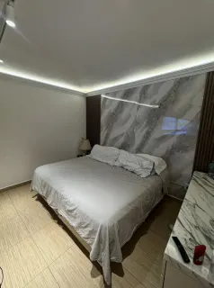 Camera moderna in casa curata, Praça da Alegria