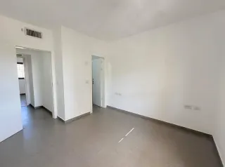 Quarto em edifício bem cuidado