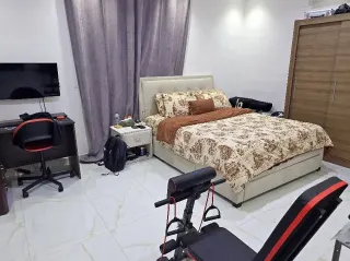 Cameră în zonă bine conectată, Quarto Oggiaro