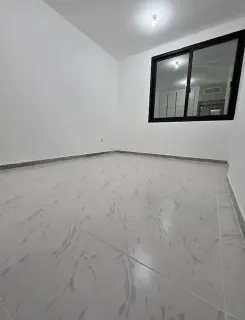 Stanza vuota in appartamento condiviso