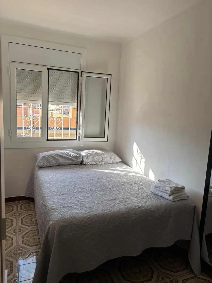 Fotografie 1 din 4: Cameră dublă luminoasă într-un penth liniștit, Carrer del Canigó, Barcelona