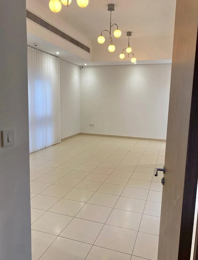 Fotografie 1 din 1: Cameră goală, de mobilat după preferințe, Greco